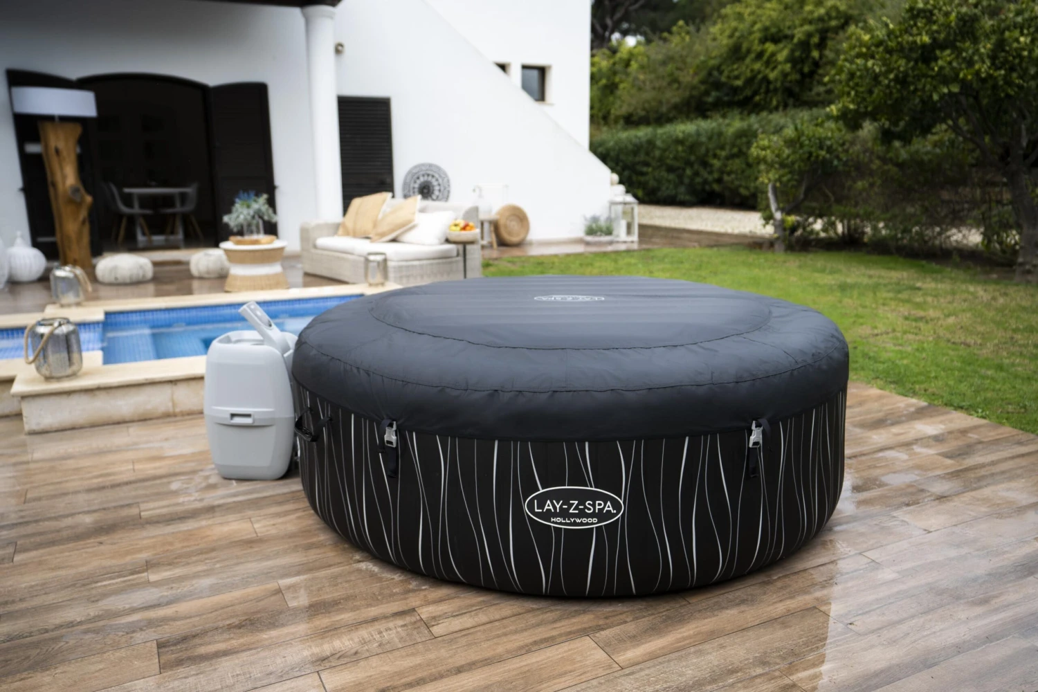 Lay-z Spa Lay-Z-Spa® AirJet Hollywood - 6 Person Inflatable Hot Tub 6 Lay-z Spa Lay-Z-Spa® AirJet Hollywood - 6 Person Inflatable Hot Tub - Image 6