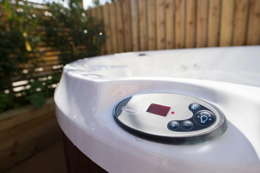 Jacuzzi® J210™ - 4 Person Hot Tub 6 Jacuzzi® J210™ - 4 Person Hot Tub - Image 6