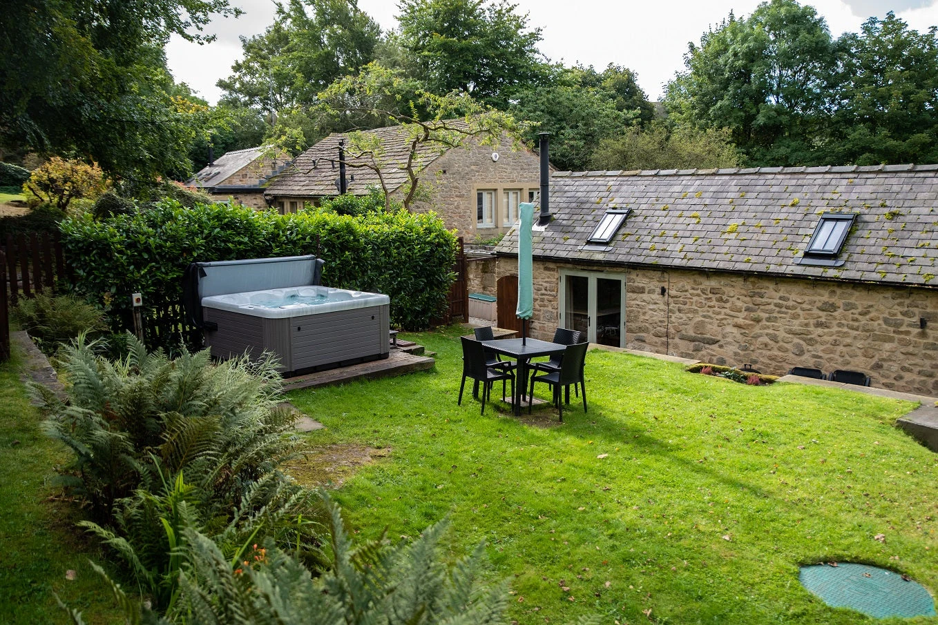 Holiday Let 5 - 5 Person Hot Tub With 1 Lounger 10 Holiday Let 5 - 5 Person Hot Tub With 1 Lounger - Image 10