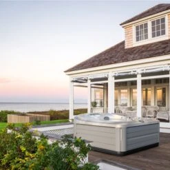 Jacuzzi® J475IP™ - 6 Person Hot Tub With 1 Lounger -Swim Spa Store Hot Tub Jacuzzi 475 2020 lifestyle image in garden