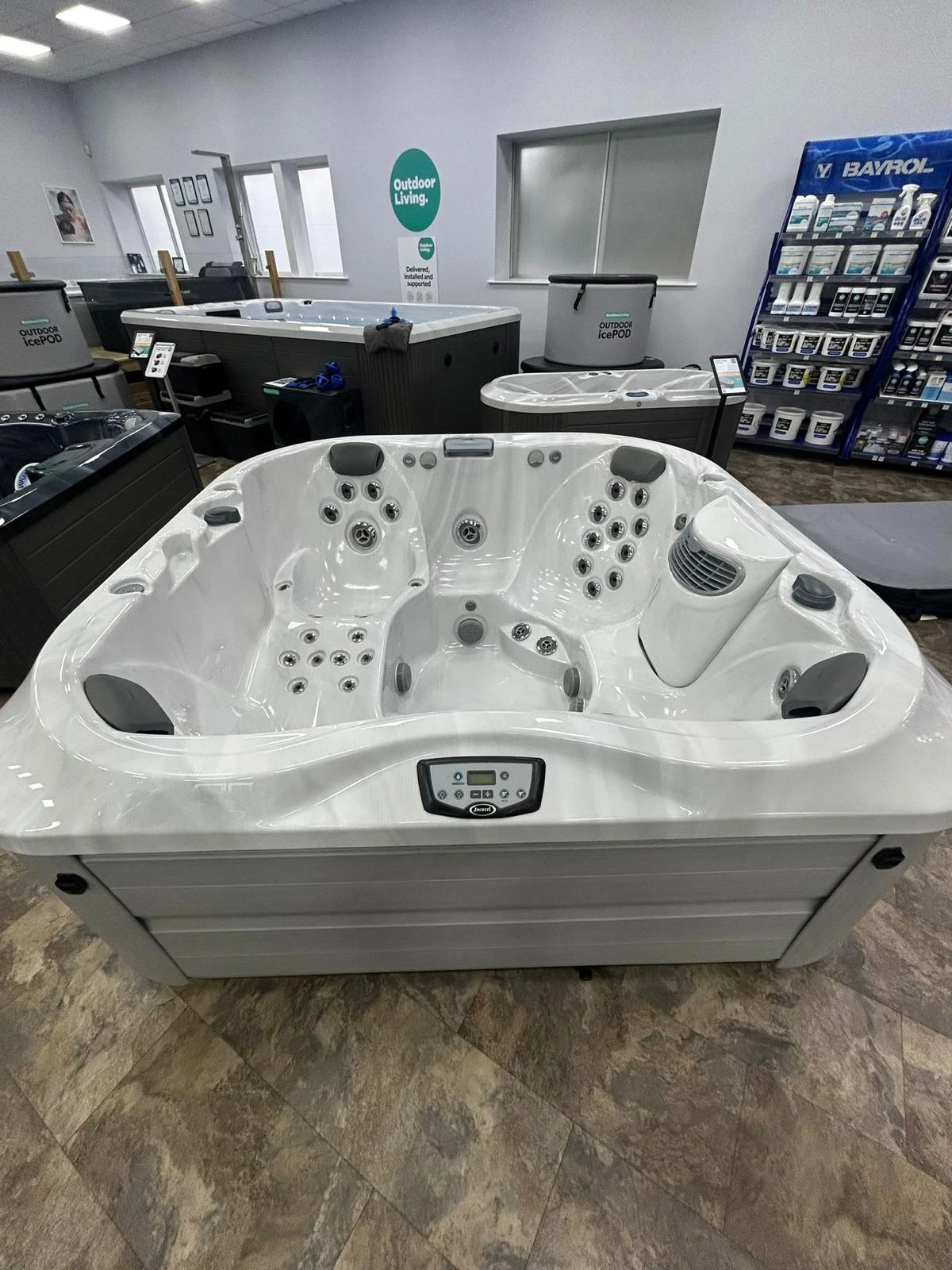 Jacuzzi® J335 Hot Tub 5 Jacuzzi® J335 Hot Tub - Image 5