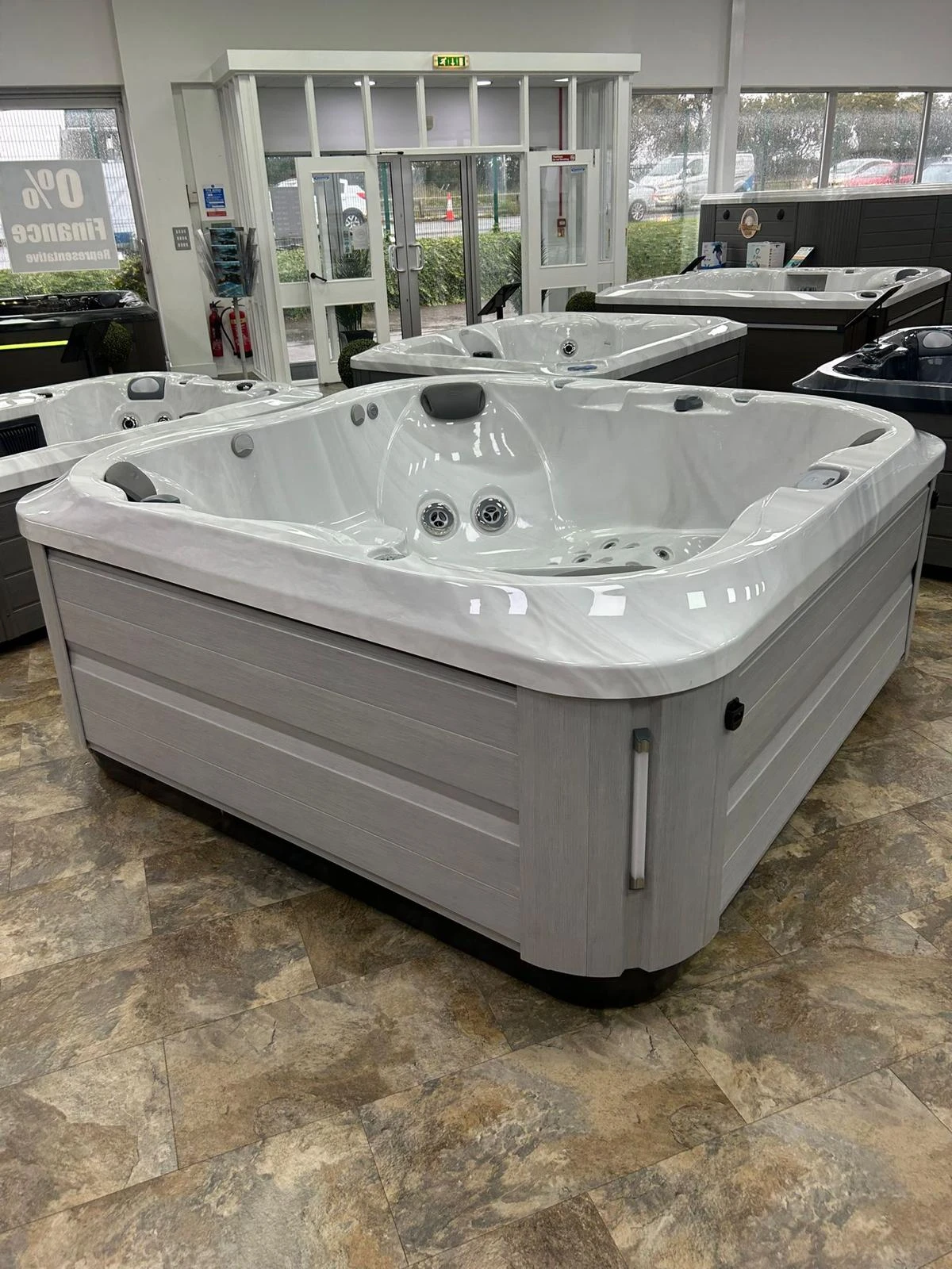 Jacuzzi® J335 Hot Tub 3 Jacuzzi® J335 Hot Tub - Image 3