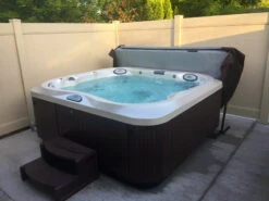 Jacuzzi® J355IP™ - 6 Person Hot Tub With 1 Lounger -Swim Spa Store J 355 Corner Install 800x600 bde792de 300f 4acc a92a 41f815113638