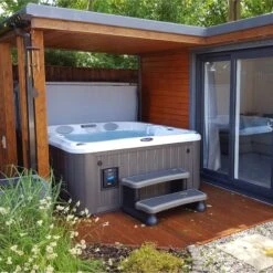 Jacuzzi® J225™ - 4 Person Hot Tub 13 Jacuzzi® J225™ - 4 Person Hot Tub -Swim Spa Store J225 Lifesyle 3