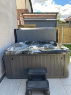 Jacuzzi® J235™ / J235IP™ - 6 Person Hot Tub With 1 Lounger -Swim Spa Store J235IP2