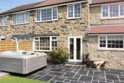 Jacuzzi® J445IP™ - 7 Person Hot Tub -Swim Spa Store J445 UK 2019 Lifestyle 3000x2018 e40e74c2 cff8 4fa0 b150 4f83d453aea6