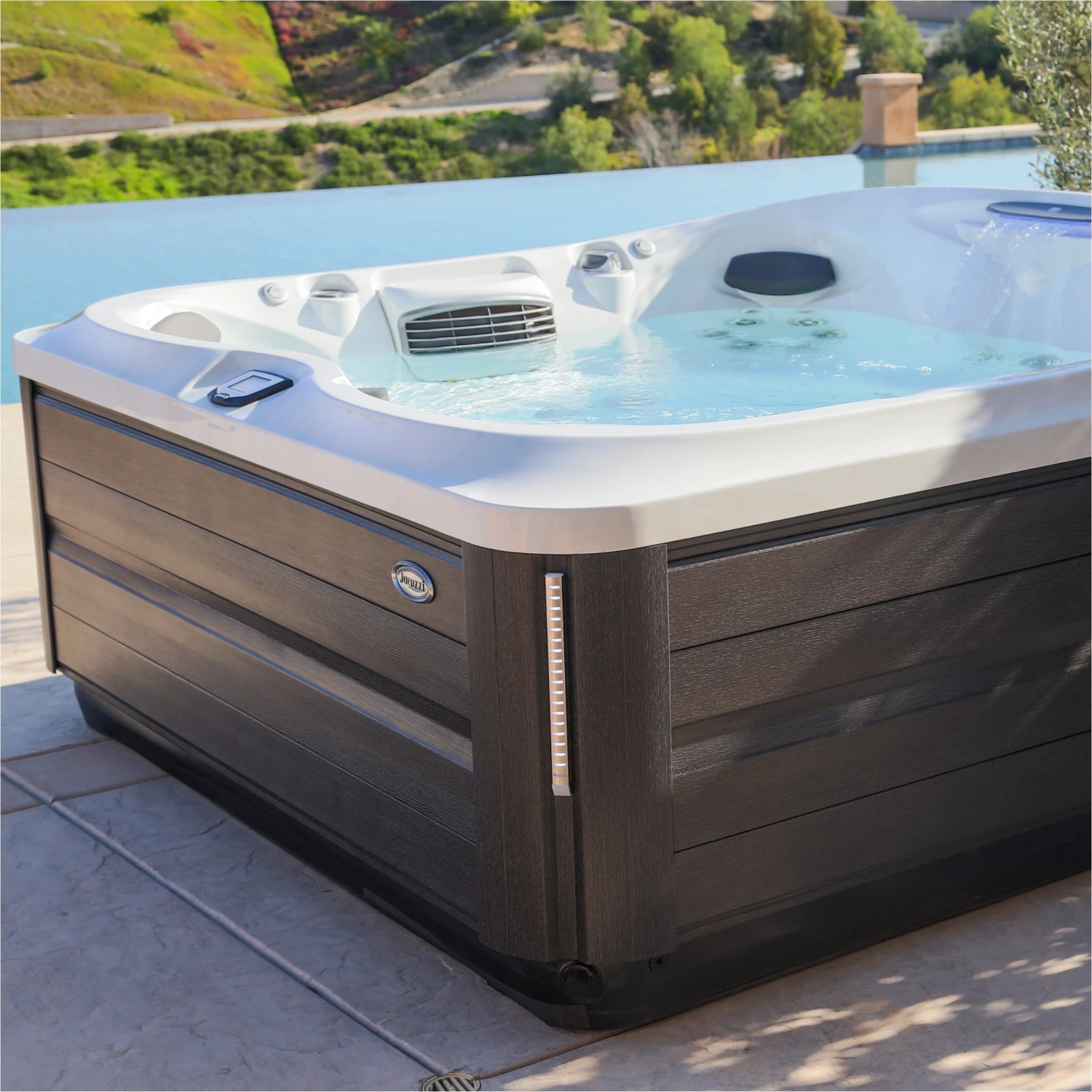 Jacuzzi® J485IP™ - 7 Person Hot Tub 18 Jacuzzi® J485IP™ - 7 Person Hot Tub - Image 18