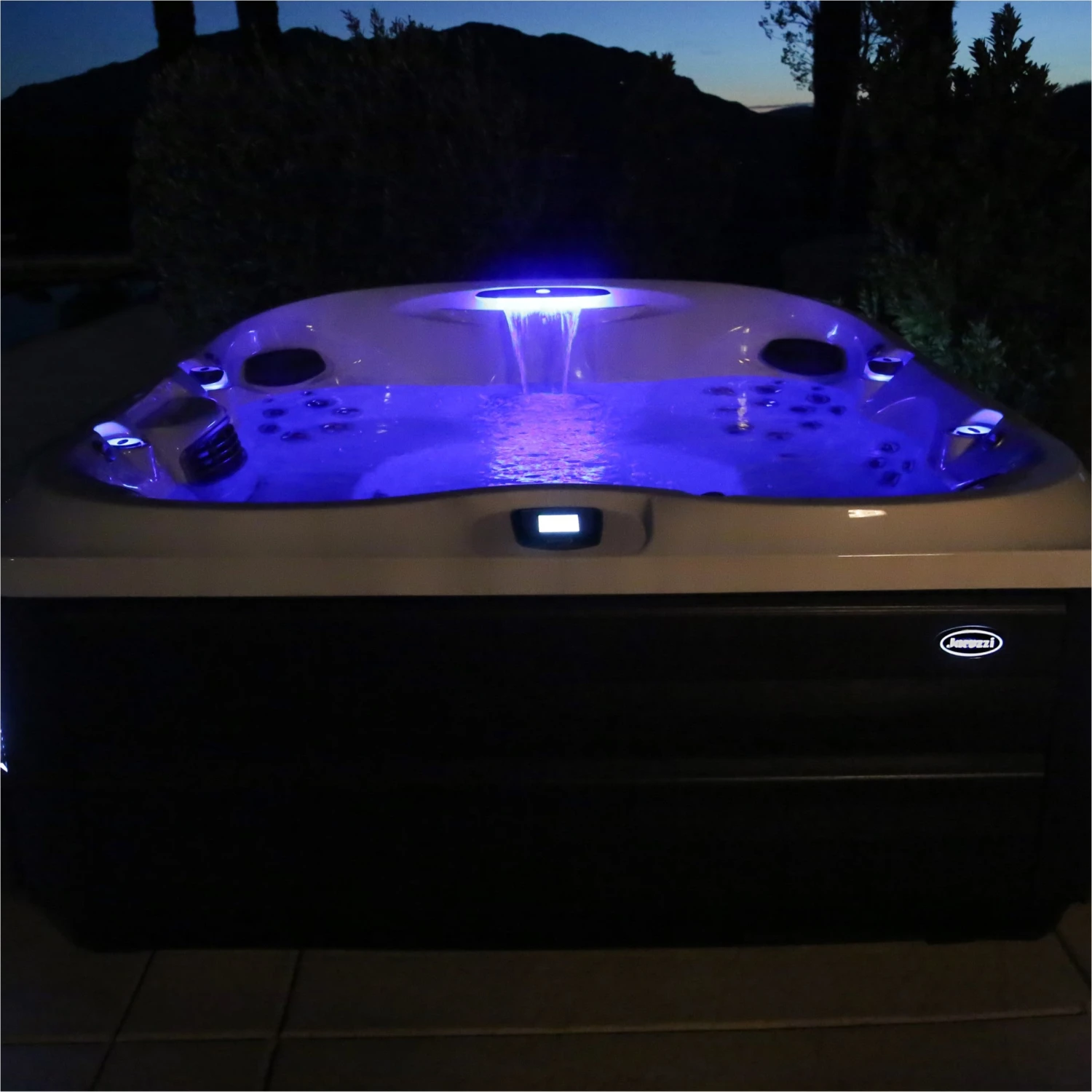 Jacuzzi® J485IP™ - 7 Person Hot Tub 20 Jacuzzi® J485IP™ - 7 Person Hot Tub - Image 20