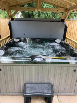 Jacuzzi® J235™ / J235IP™ - 6 Person Hot Tub With 1 Lounger -Swim Spa Store JacuzziJ2352