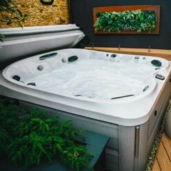 Jacuzzi® J475IP™ - 6 Person Hot Tub With 1 Lounger -Swim Spa Store Jacuzzi J475IP 5 6PersonHotTub square 10