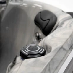 Outdoor Refresh - 6 Person Hot Tub With 1 Lounger -Swim Spa Store OutdoorRefreshSquare 16