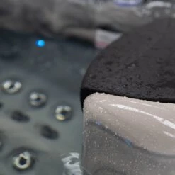 Outdoor Refresh - 6 Person Hot Tub With 1 Lounger -Swim Spa Store OutdoorRefreshSquare 9